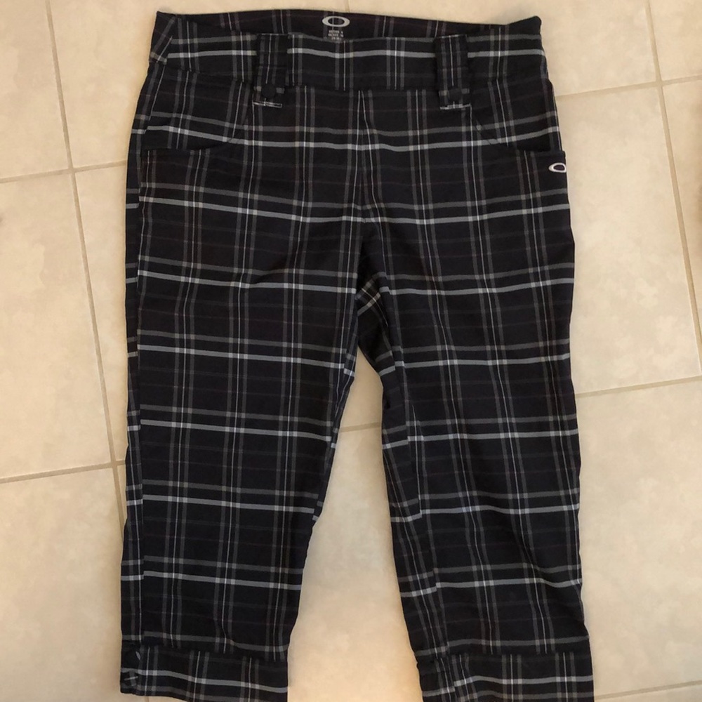 Women’s Oakley Golf Capri Size 6 Black/gray plaid